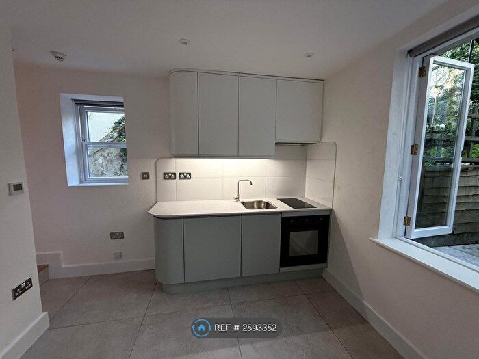 Studio To Rent In Brunswick Place, Hove, BN3