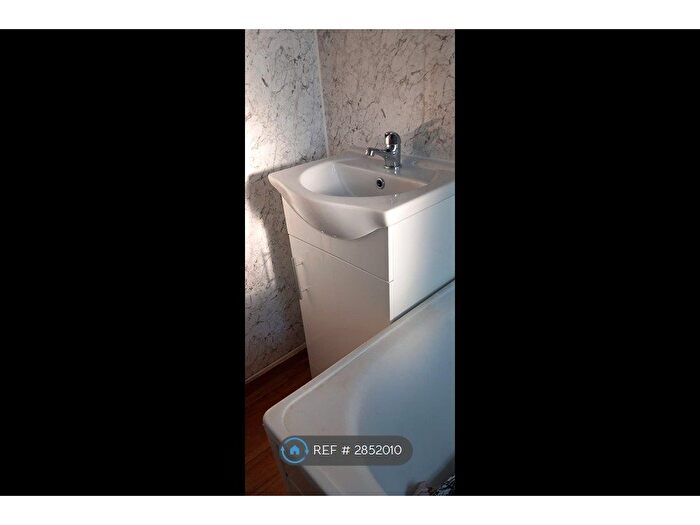 1 Bedroom Flat To Rent In Lodge Avenue, Dagenham, RM8