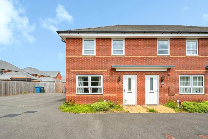 3 Bedroom End Of Terrace House For Sale In Austen Drive, Tamworth, Staffordshire, B78