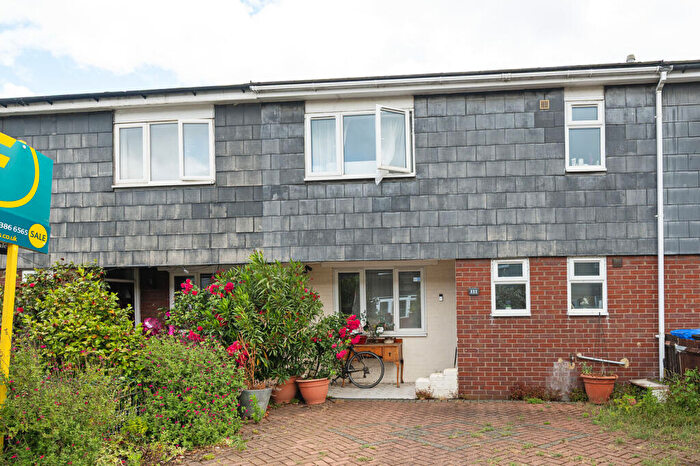 3 Bedroom House For Sale In Stellman Close, Clapton, London, E5