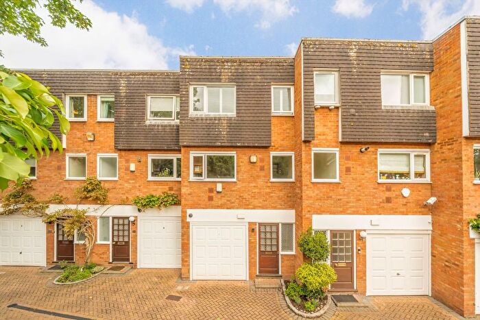 3 Bedroom Terraced House For Sale In Balmoral Close, Putney, SW15