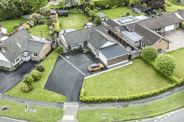 3 Bedroom Detached Bungalow For Sale In Vicarsfields Road, Leyland, PR25