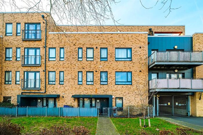1 Bedroom Flat For Sale In Chingford Mount Road, Chingford, E4