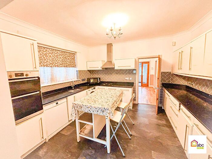 3 Bedroom Terraced House To Rent In Squirrels Heath Road, Romford, RM3