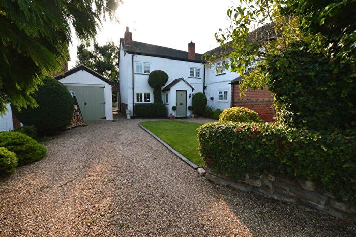 4 Bedroom Semi-Detached House For Sale In Kings Mills Lane, Weston-On-Trent, DE72