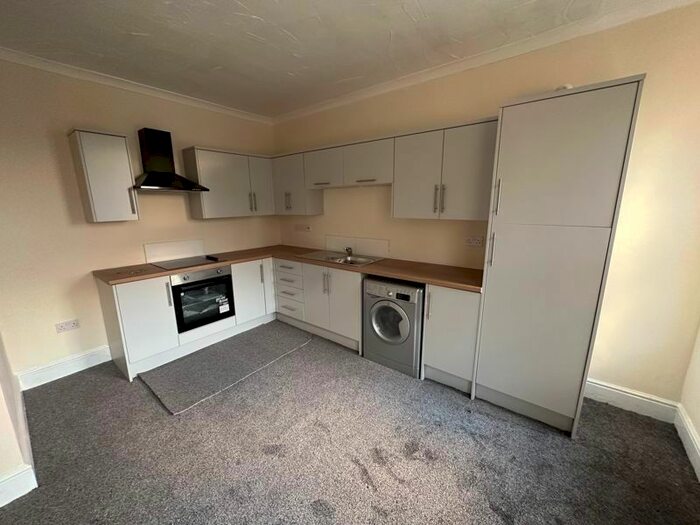 2 Bedroom Flat To Rent In Blacker Road, Birkby, Huddersfield, HD1