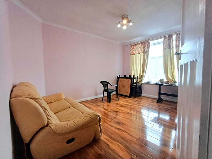 2 Bedroom Flat To Rent In Upminster Road, Hornchurch, RM11