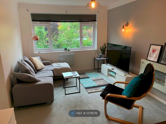 1 Bedroom Flat To Rent In Wardle Road, Manchester, M33