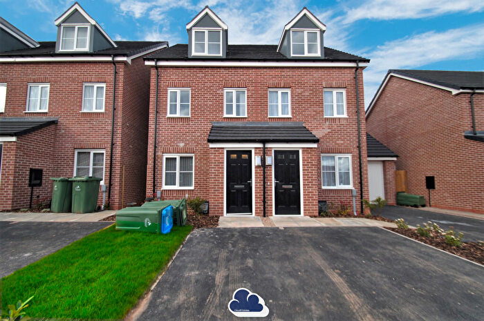 3 Bedroom Semi Detached House To Rent In Willow Way, Willenhall, Coventry, CV3