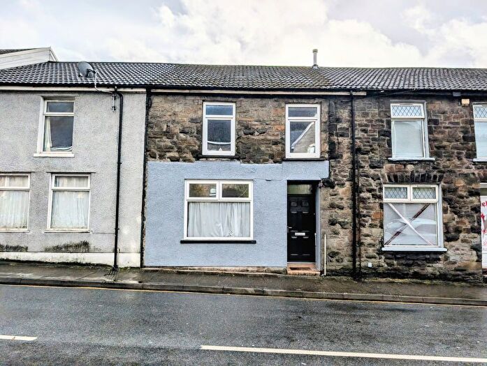 3 Bedroom Maisonette To Rent In Llewellyn Street, Pentre, CF41