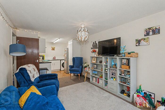 2 Bedroom Flat For Sale In Flat, Tunwell Lane, Corby, Northamptonshire, NN17