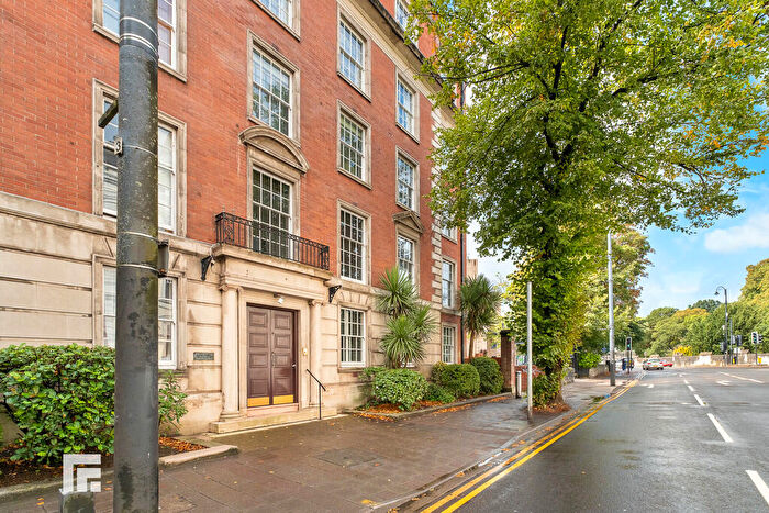 2 Bedroom Apartment For Sale In Raglan House, Westgate Street, Cardiff City Center, CF10