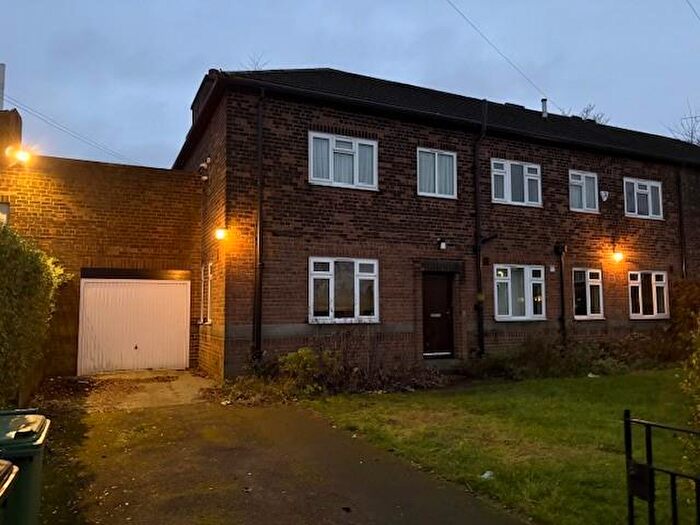 5 Bedroom Semi Detached House To Rent In Low Grange View, Leeds, LS10