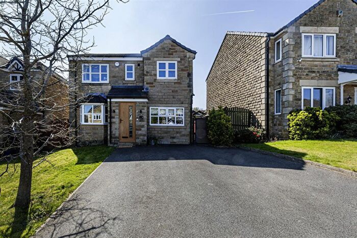 4 Bedroom Detached House For Sale In Rushbearers Walk, Huddersfield, HD5