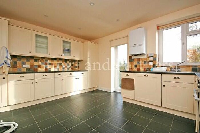 2 Bedroom Flat To Rent In High Street, Cuckfield, RH17