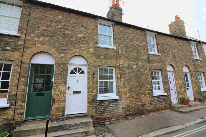 2 Bedroom Terraced House To Rent In Three Kings Yard, Sandwich, Kent, CT13