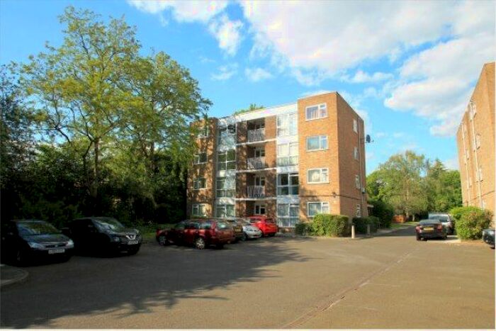 2 Bedroom Flat To Rent In Adelaide Court, Beckenham, BR3