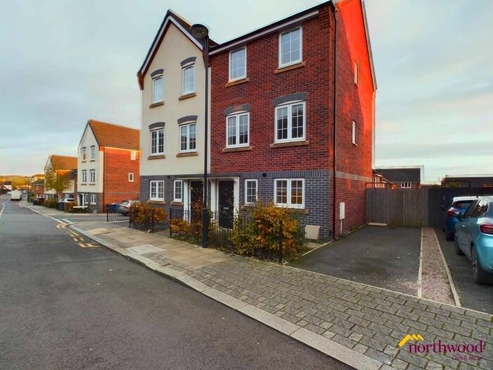 4 Bedroom Semi-Detached House To Rent In Waterloo Street, Hanley, ST1