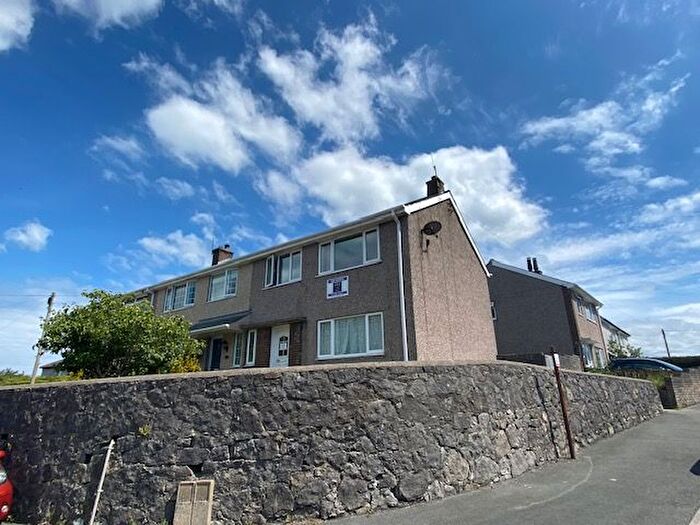 3 Bedroom End Of Terrace House To Rent In Bro Llewelyn, Menai Bridge, LL59