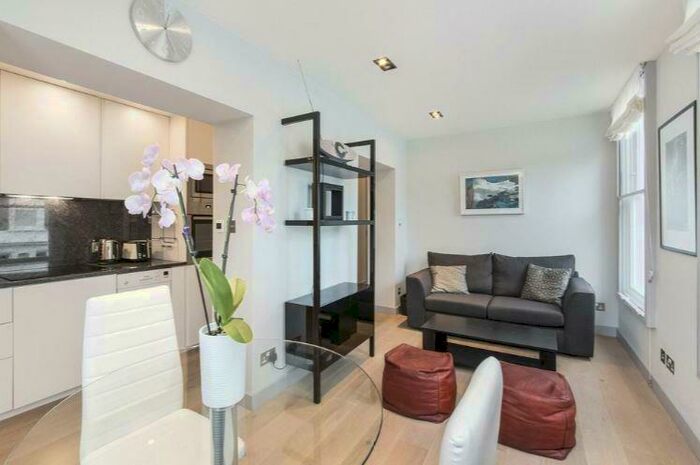 2 Bedroom Apartment To Rent In Bell Street, Marylebone, London, NW1