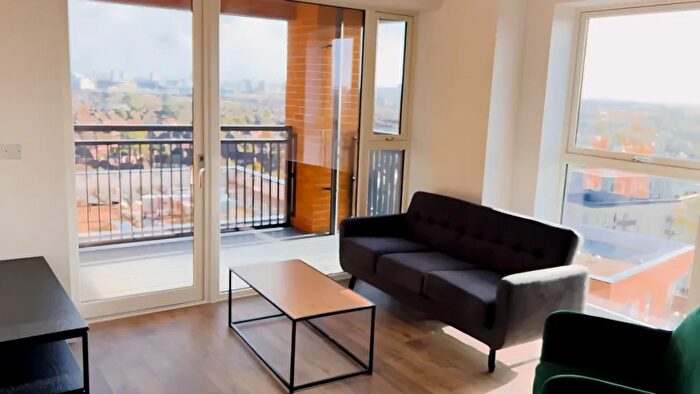 2 Bedroom Flat To Rent In East Acton Lane, London, W3