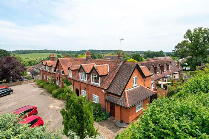 2 Bedroom Mews For Sale In Westwing, Home Farm, Northchurch, HP4