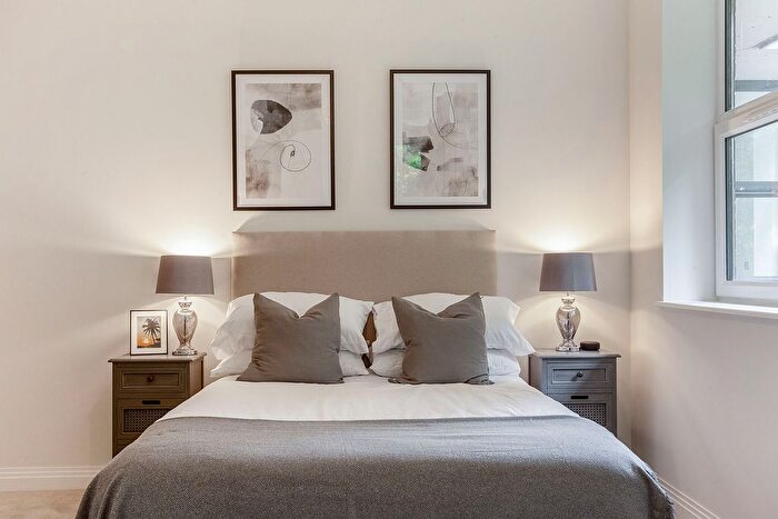 1 Bedroom Flat For Sale In Furlong Road, Bourne End, SL8
