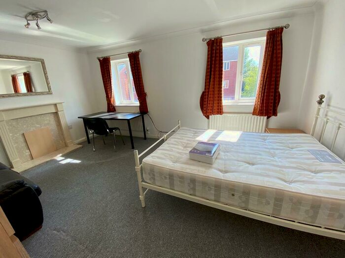 4 Bedroom Town House To Rent In Raleigh Close, Trent Vale, ST4