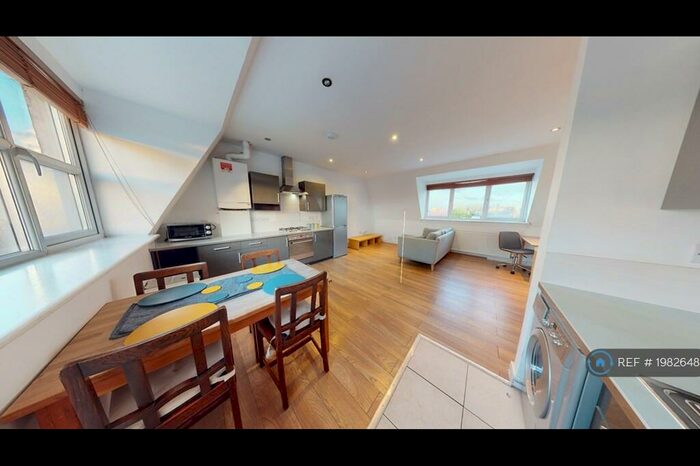 2 Bedroom Flat To Rent In Ivory Court, Hackney, London, E9