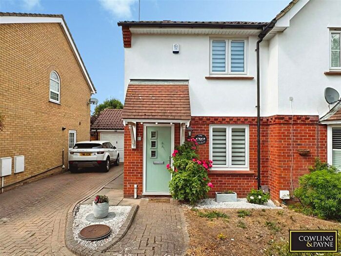 2 Bedroom Semi-Detached House For Sale In Carlyle Gardens, Wickford, SS12
