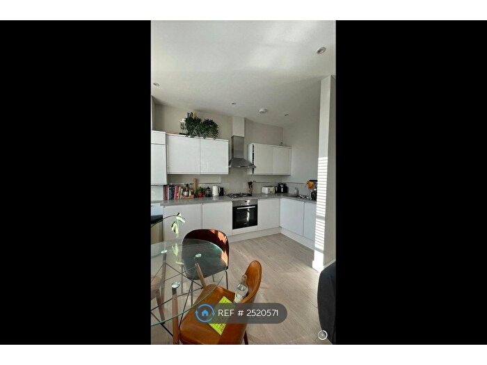 2 Bedroom Flat To Rent In Lower Clapton Road, London, E5