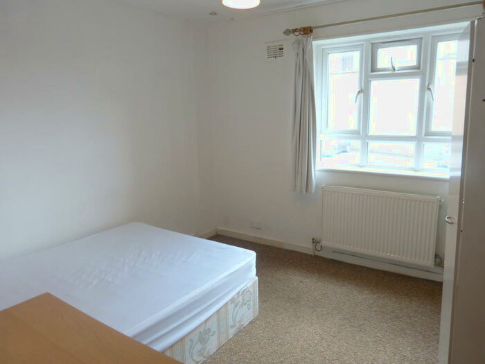 2 Bedroom Flat To Rent In Finchley Road, London, NW11