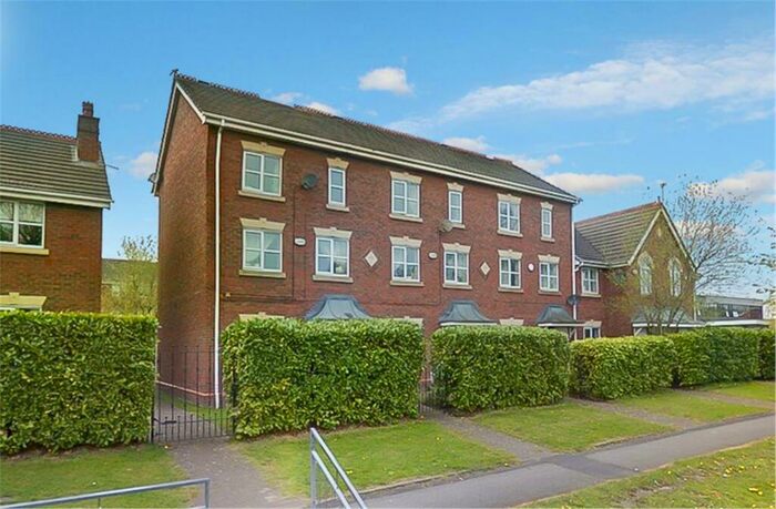 3 Bedroom Town House To Rent In Manor Avenue, Sale, M33