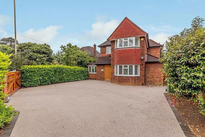 4 Bedroom Detached House To Rent In Sidney Road, Walton-On-Thames KT12