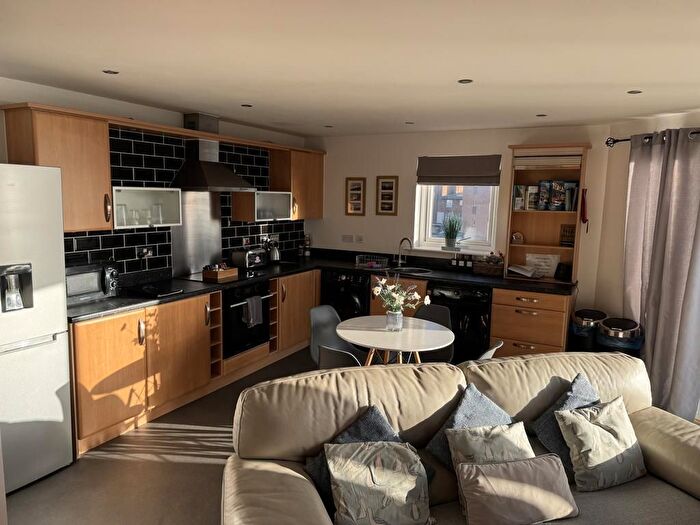 2 Bedroom Flat To Rent In Pentre Doc Y Gogledd, Llanelli, SA15