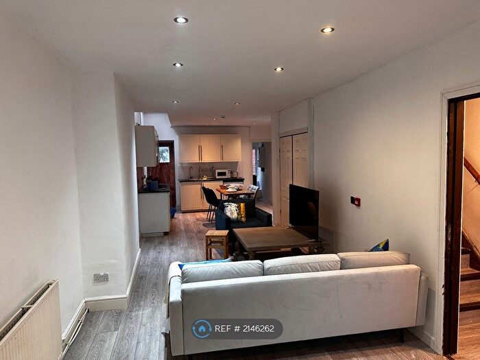 4 Bedroom Semi-Detached House To Rent In Cromwell Road, London, N10