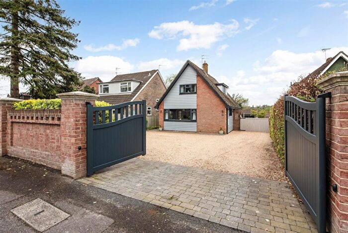 3 Bedroom Detached House For Sale In Oaklands Grove, Cowplain, PO8