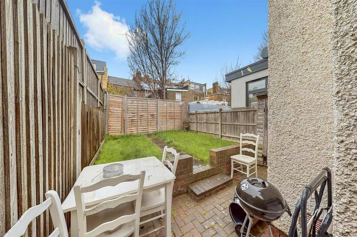 1 Bedroom Flat To Rent In Holberton Gardens, College Park, London, NW10