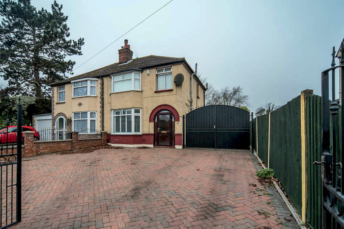 3 Bedroom Semi-Detached House To Rent In Woburn Road, Kempston, MK42