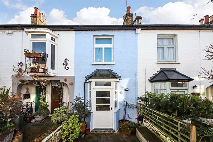 2 Bedroom Cottage To Rent In Choumert Square, London, SE15