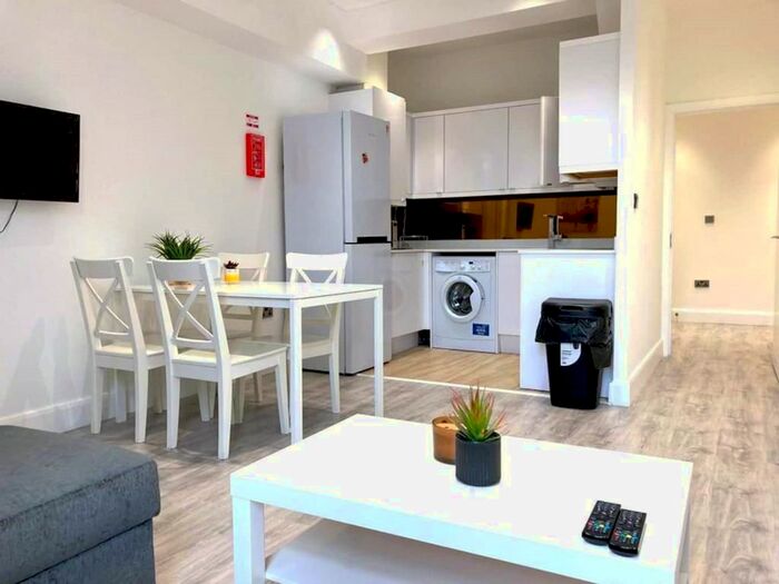 3 Bedroom Flat To Rent In Harrow Road, London, W9