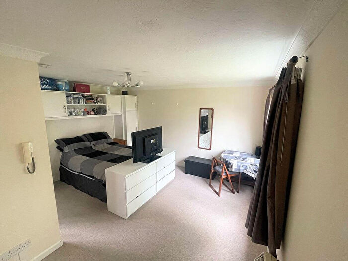Studio To Rent In Burlington Court, North East Road, Southampton, Hampshire, SO19