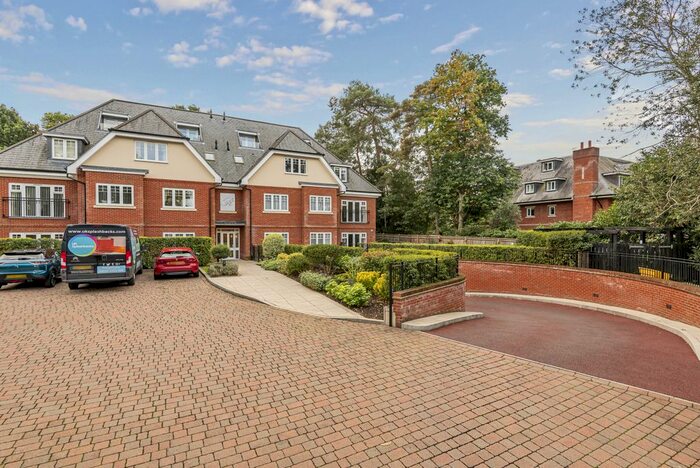 2 Bedroom Flat To Rent In Gower Road, Weybridge, Surrey, KT13