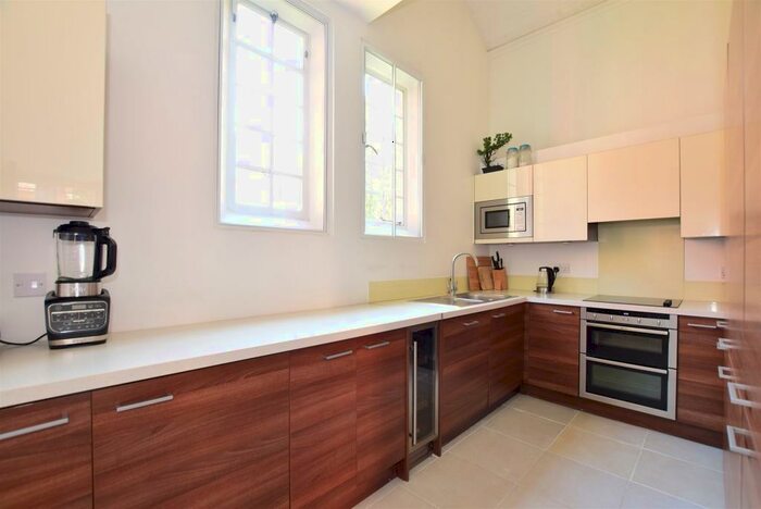 3 Bedroom Ground Flat For Sale In The Galleries, Warley, Brentwood, Essex, CM14