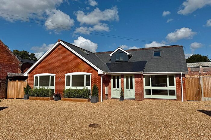 3 Bedroom Bungalow For Sale In Shaftsbury Street, Fordingbridge, SP6