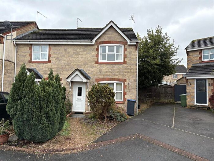 3 Bedroom Semi Detached House To Rent In Chester Way, Chippenham, SN14