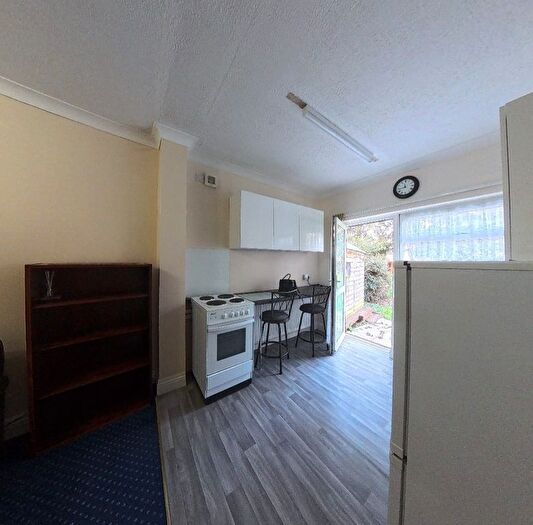 1 Bedroom Terraced House To Rent In -Bedroom Flat Available To Rent, IG11