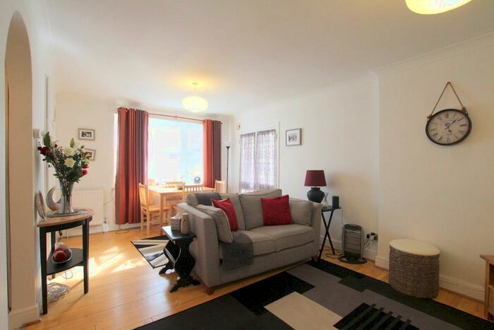 1 Bedroom Maisonette To Rent In Queens Road, Wimbledon, SW19