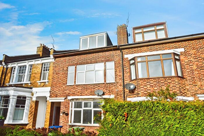 2 Bedroom Flat To Rent In Windermere Avenue, Queen's Park, NW6