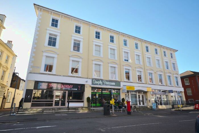 2 Bedroom Flat To Rent In South Street, Eastbourne, BN21